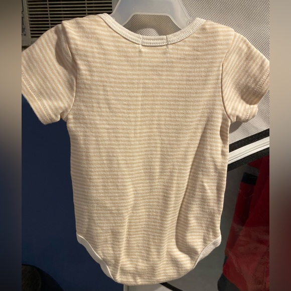Tres Beau et Belle Infant Girls Stripe Bodysuit, NWOT, size 6-9 months. - Picture 3 of 3